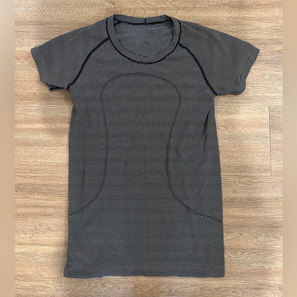 Swiftly Tech Short-Sleeve Shirt 2.0
Hip Length